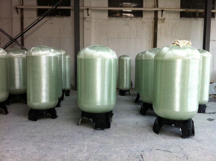 玻璃鋼樹(shù)脂所制成的罐